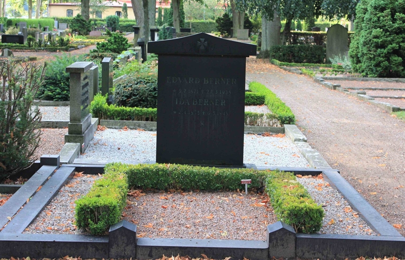 Grave number: Ö 20y    74, 75