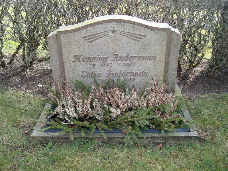 Grave number: KU 08   216, 217