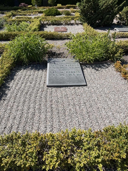 Grave number: NK D 113-114