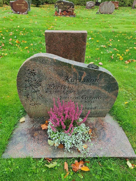 Grave number: K2 02   135, 136