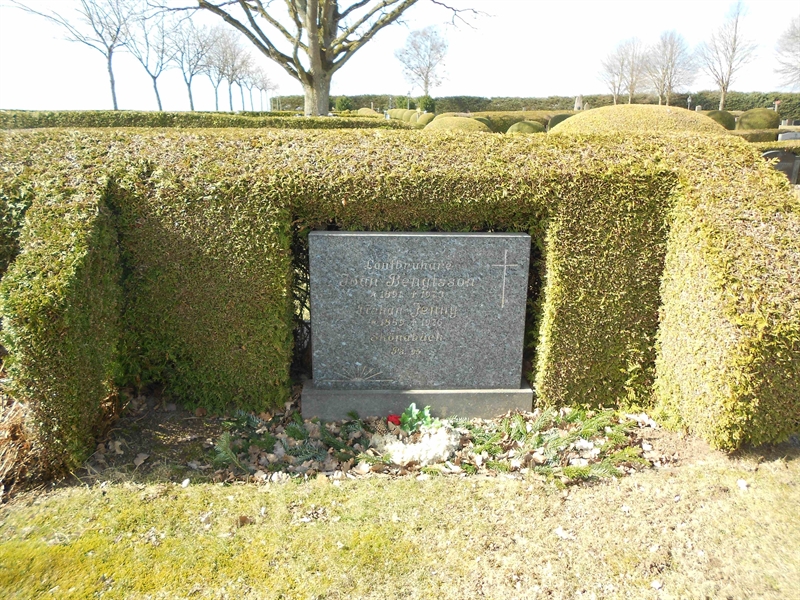Grave number: V 32   173