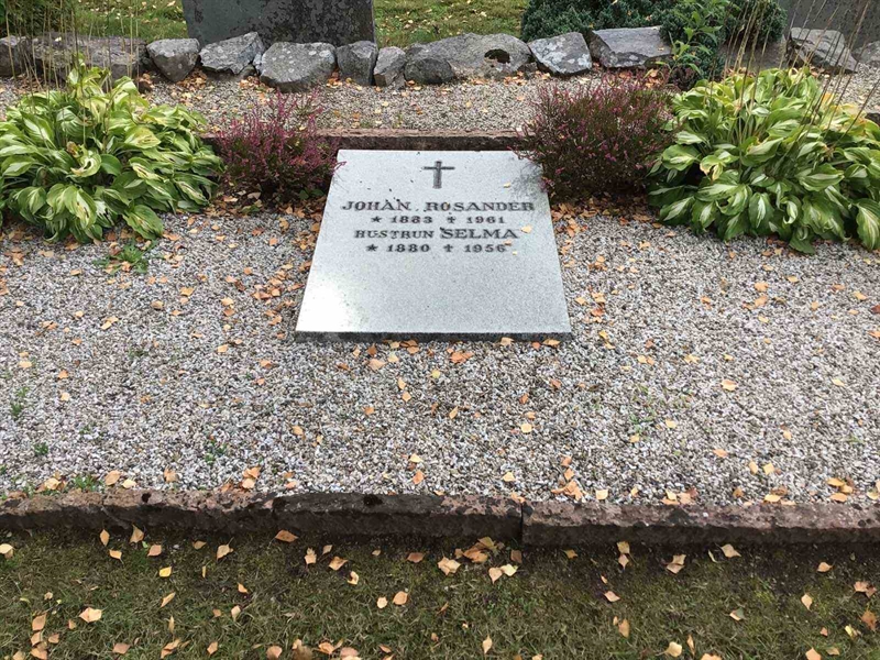 Grave number: 20 L    76-77