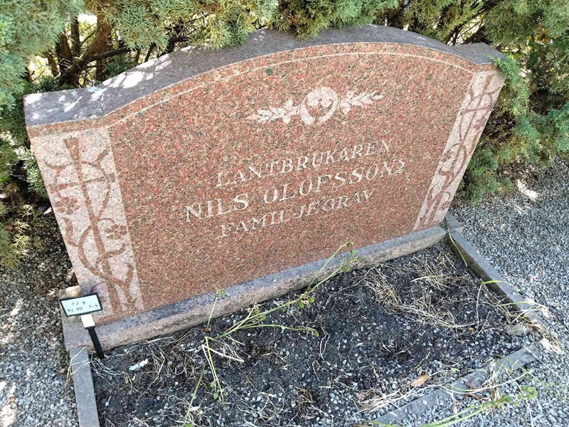 Grave number: FJ G 6D     1-4