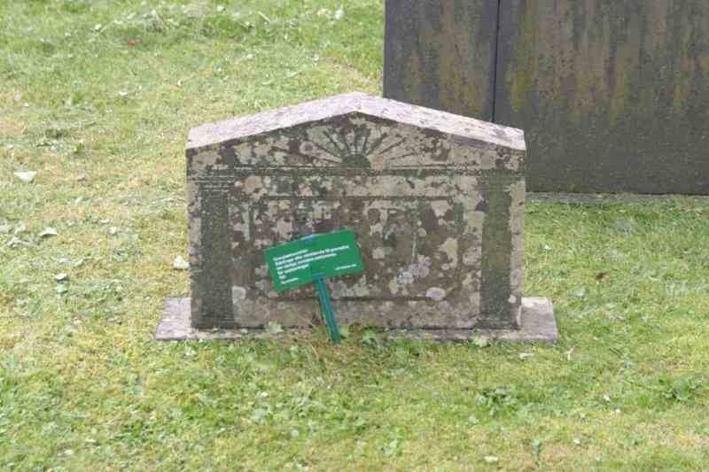 Grave number: 07 3   228