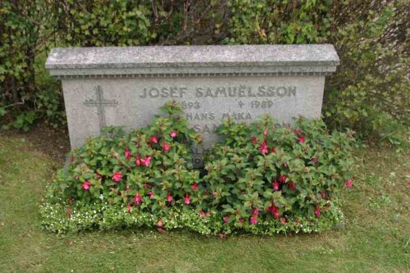 Grave number: 07 7   443-444