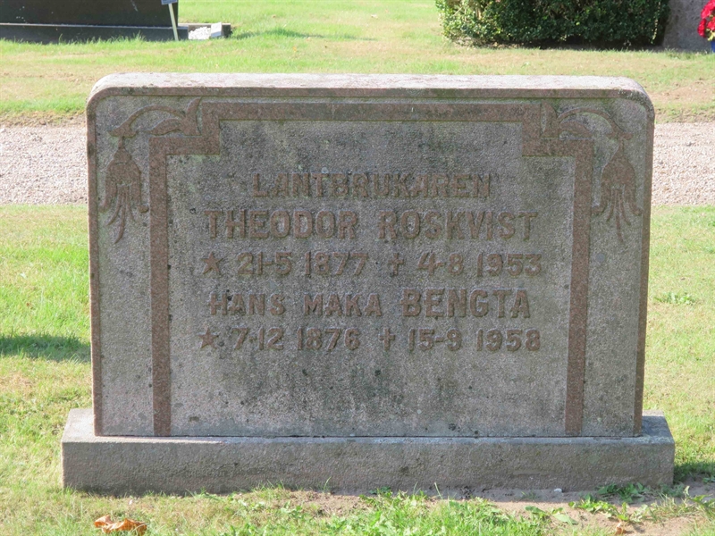 Grave number: HK C   120, 121