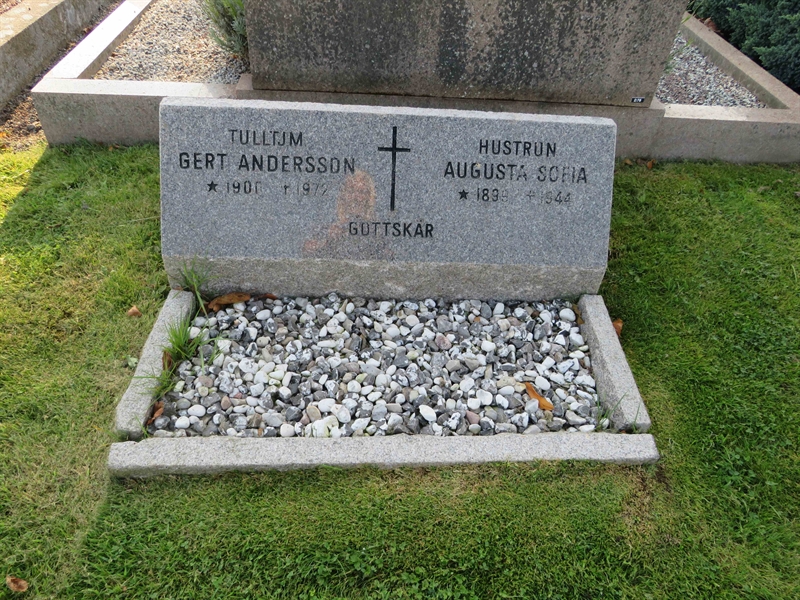 Grave number: 1 02   69