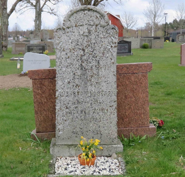 Grave number: 01 C   119, 120
