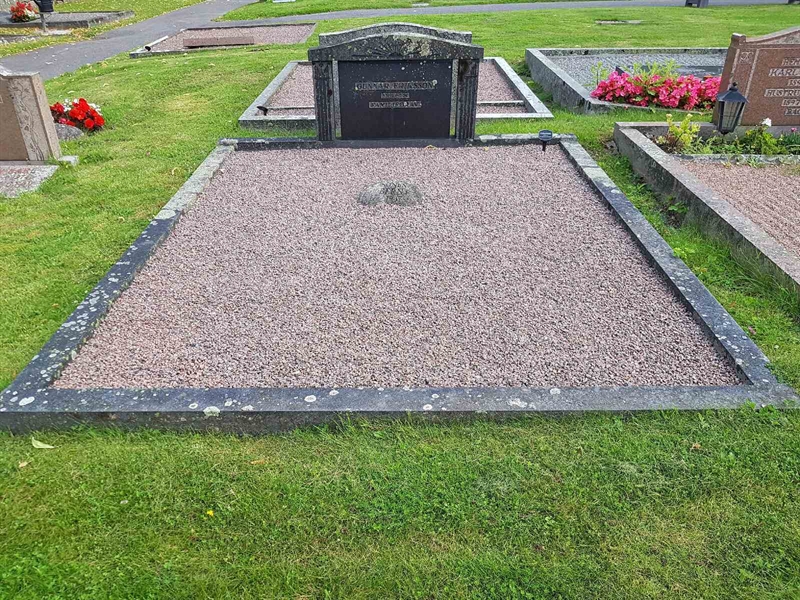 Grave number: 06 60129