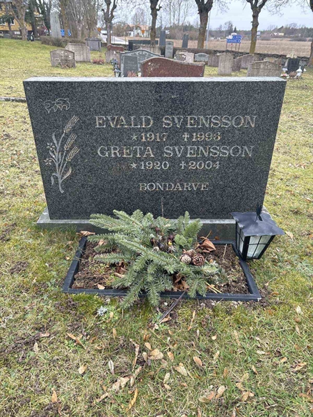 Grave number: LE 371, 372