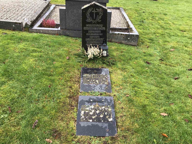 Grave number: 40 B   166-167