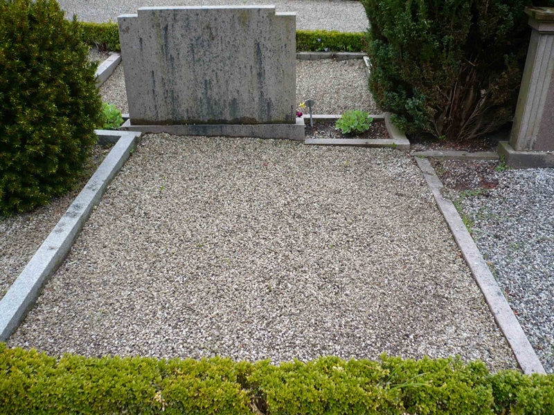 Grave number: 1 10    85