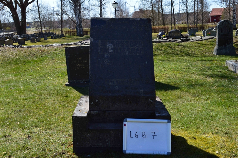 Grave number: LG B     7