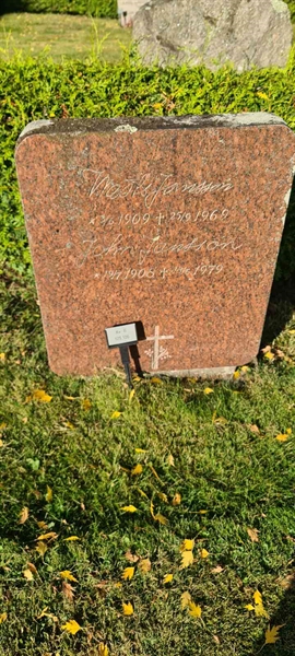 Grave number: M G  125, 126