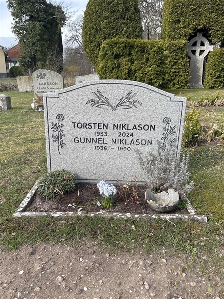 Grave number: LI 34, 35
