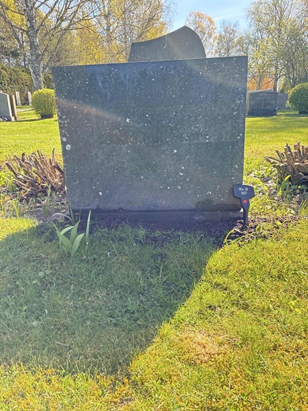 Gravnummer: 22 D   257