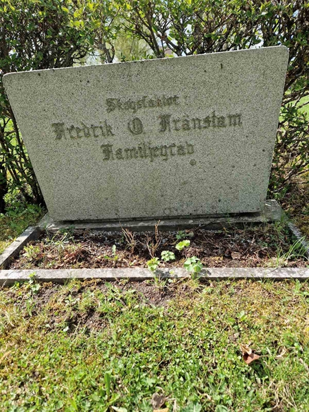 Grave number: 501 20 3988-3991