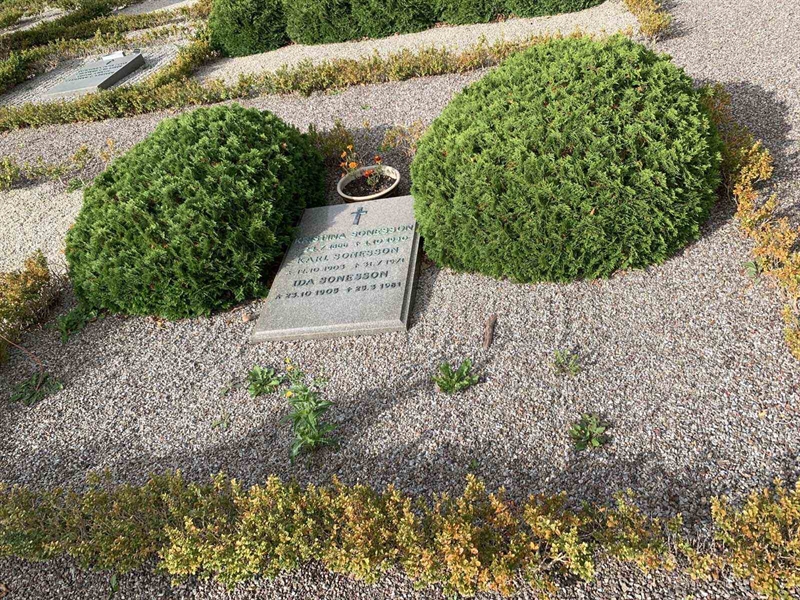 Grave number: NK F 126-128