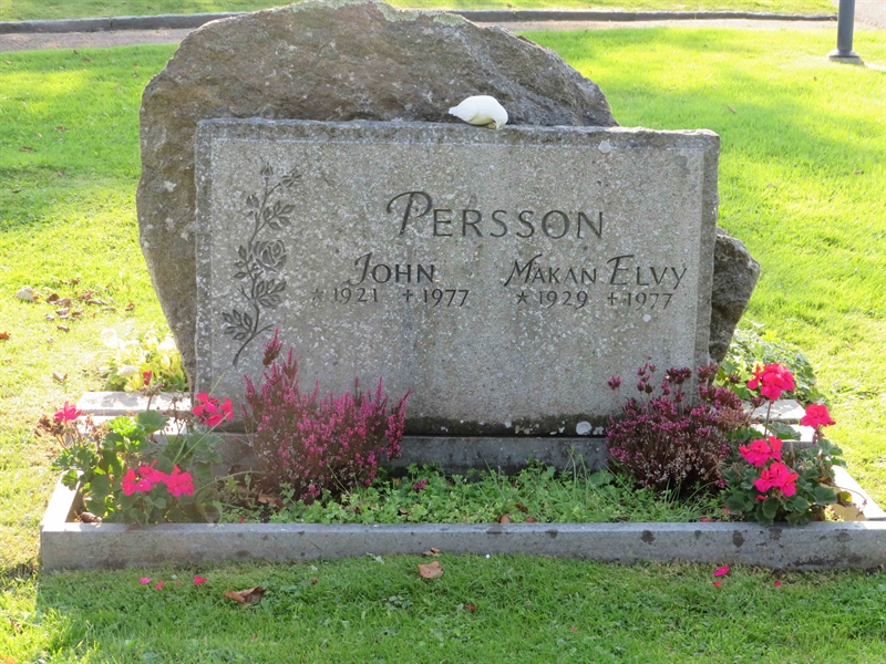 Grave number: 1 02   15