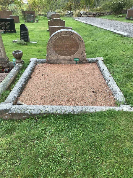 Grave number: B 01    41, 42