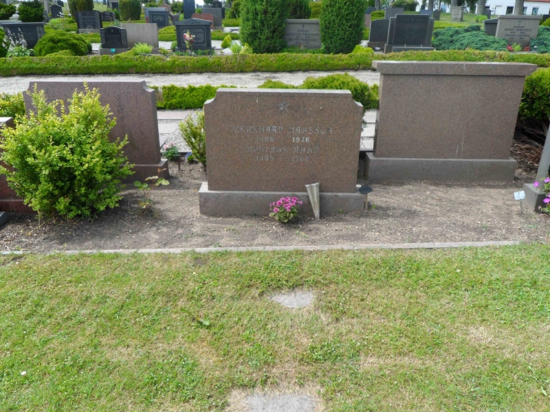 Grave number: ÖV G    22, 23