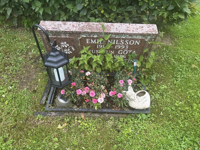Grave number: 002 2   574