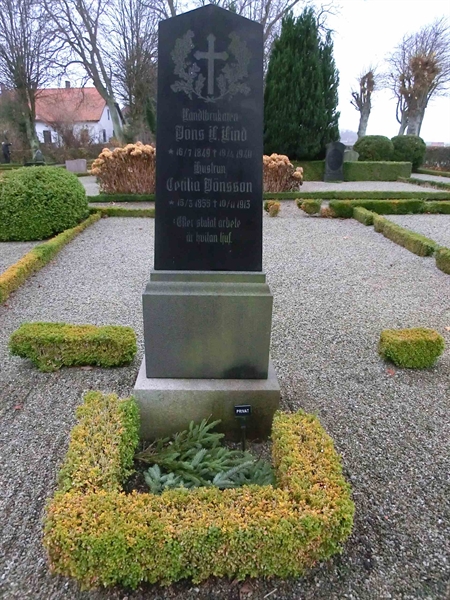 Grave number: ÖT VÄST    111