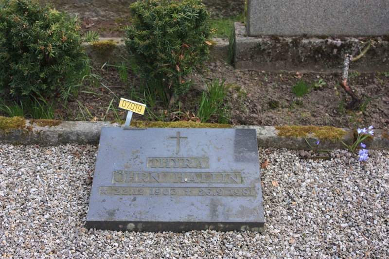 Grave number: Ö 07i    28, 29, 30