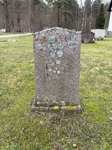 Grave number: L B 25