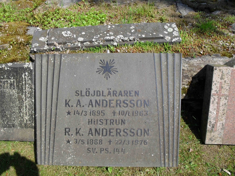 Grave number: JÄ V    73, 74