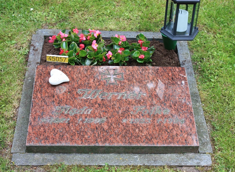 Grave number: Ö 45    57