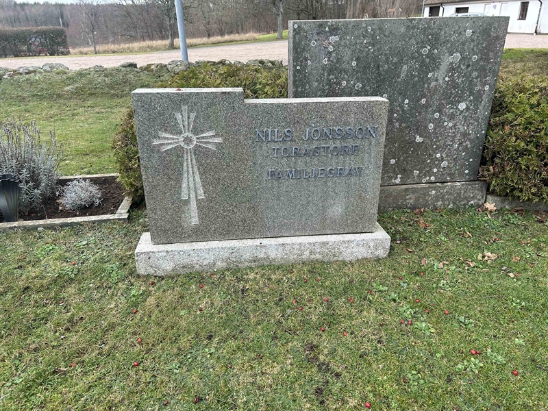 Grave number: L G F 30