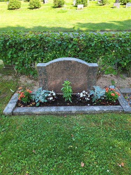 Grave number: Jä 01   102