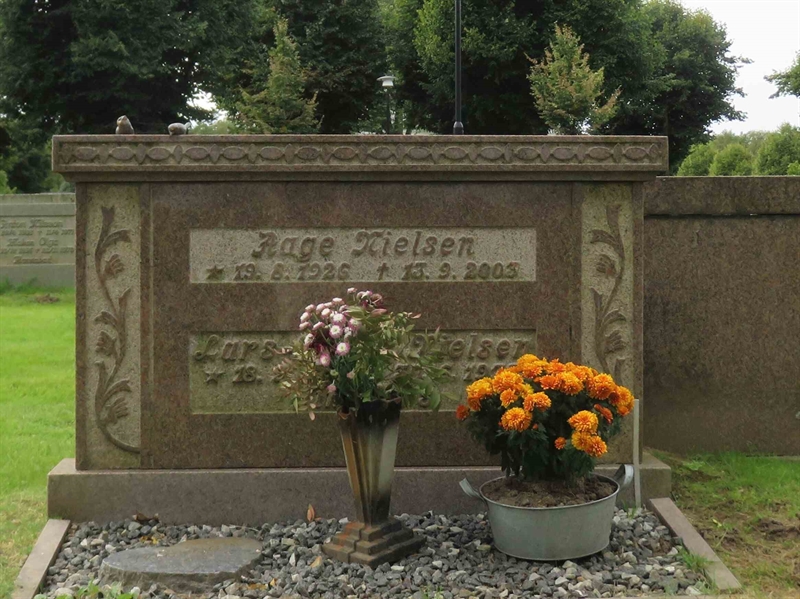 Grave number: 01 U   201, 202, 203