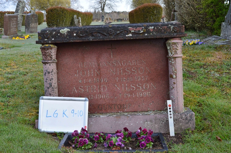 Grave number: LG K     9, 10