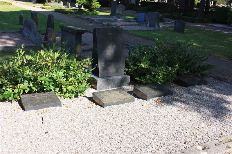 Grave number: Ö 14y    31, 32, 33, 34