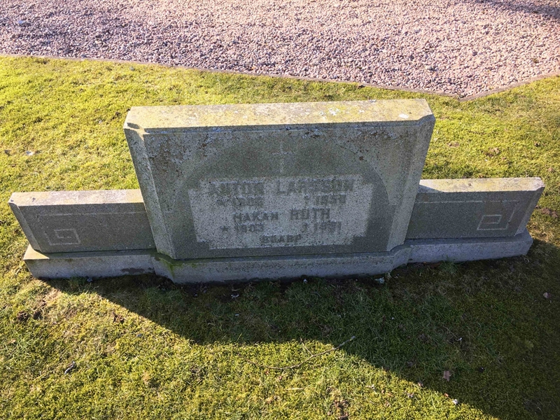 Grave number: 2 B   074