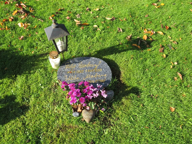 Grave number: 1 12   81