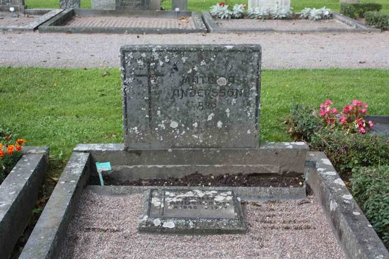 Grave number: 1 K H  106