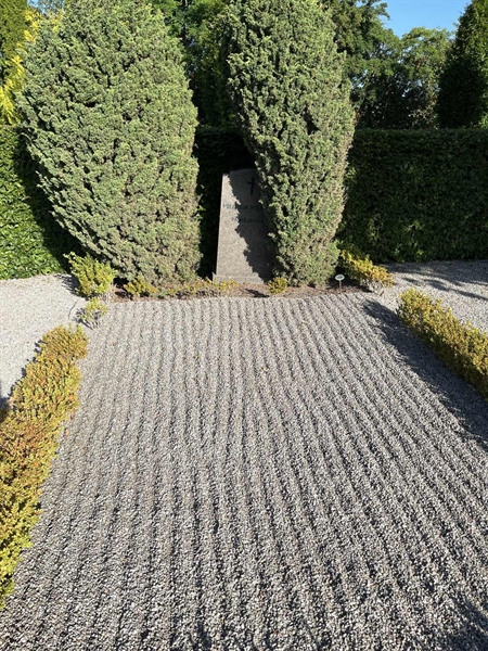 Grave number: NK E     5