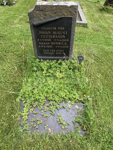 Grave number: 1 02    65