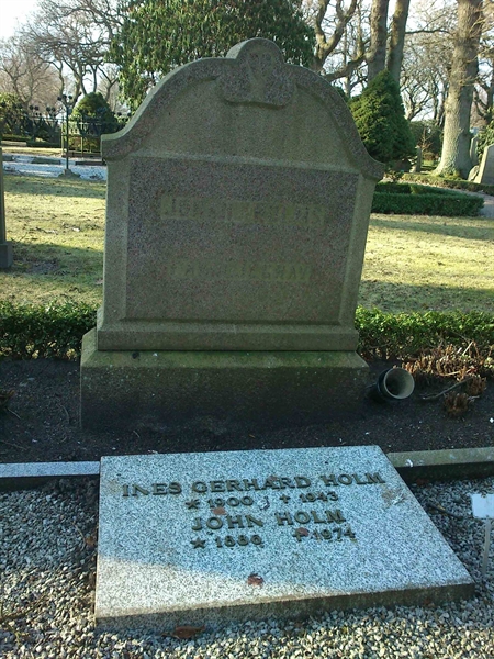 Grave number: Kg XII    70