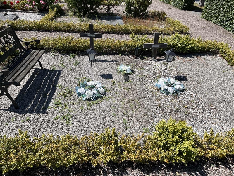 Grave number: NK D 76-78