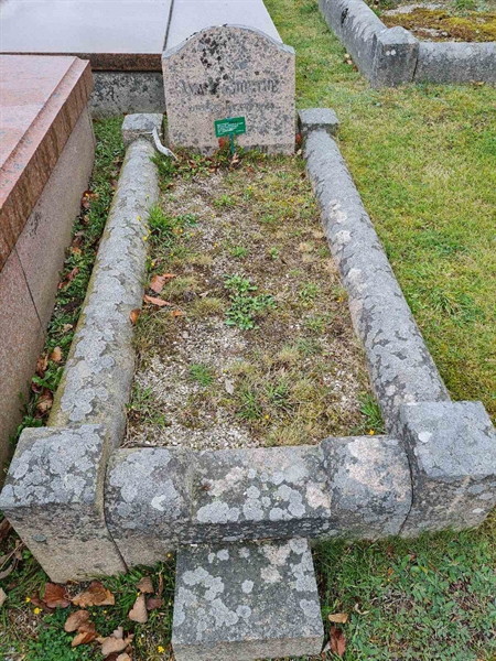 Grave number: F 03    10