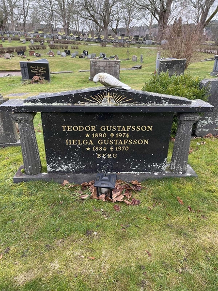 Grave number: Lax mell Kv4 32+33