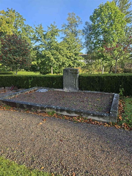 Grave number: Fr 4   302-305