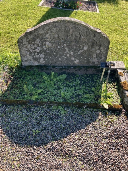 Grave number: 1 07    76