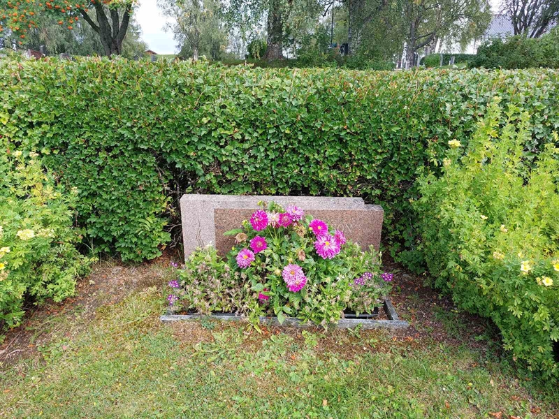 Grave number: K E     6