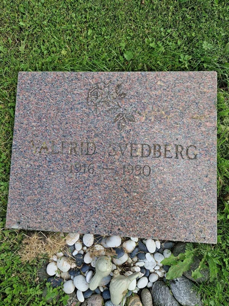 Grave number: 451 12 63