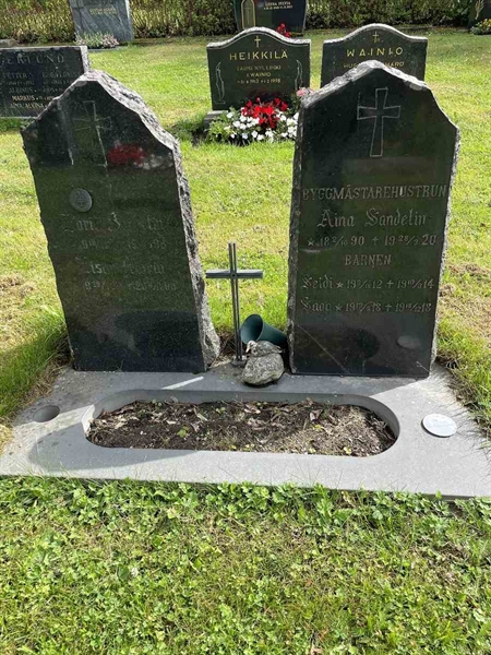 Grave number: N 4 1    23-24